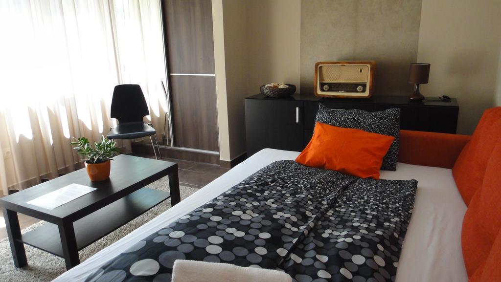 Mgtels Apartman - With Private Parking Будапеща Екстериор снимка