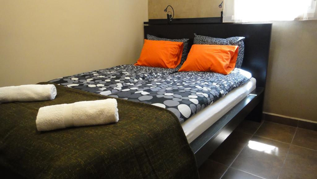 Mgtels Apartman - With Private Parking Будапеща Екстериор снимка