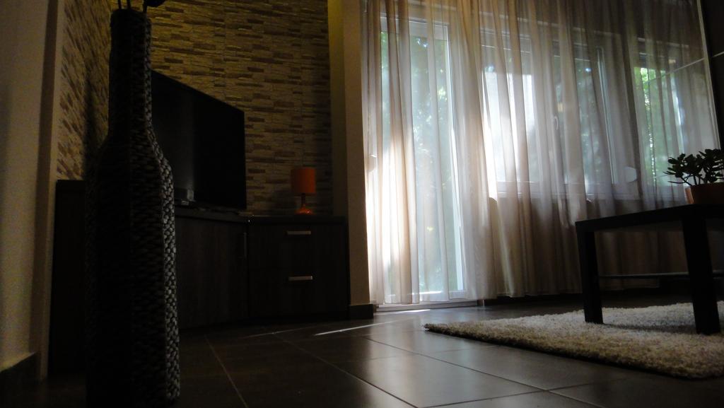 Mgtels Apartman - With Private Parking Будапеща Екстериор снимка