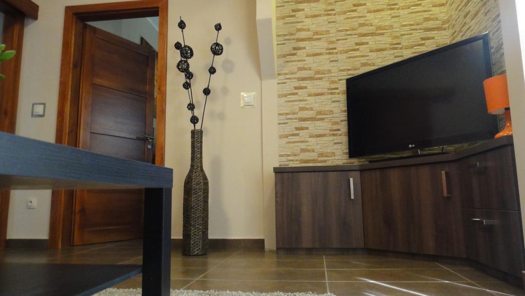 Mgtels Apartman - With Private Parking Будапеща Екстериор снимка