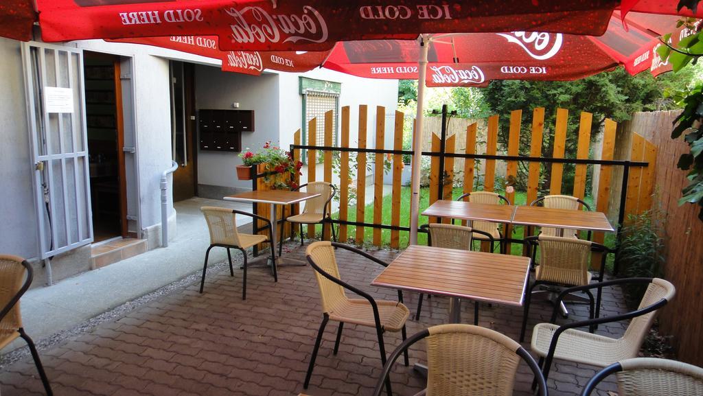 Mgtels Apartman - With Private Parking Будапеща Екстериор снимка