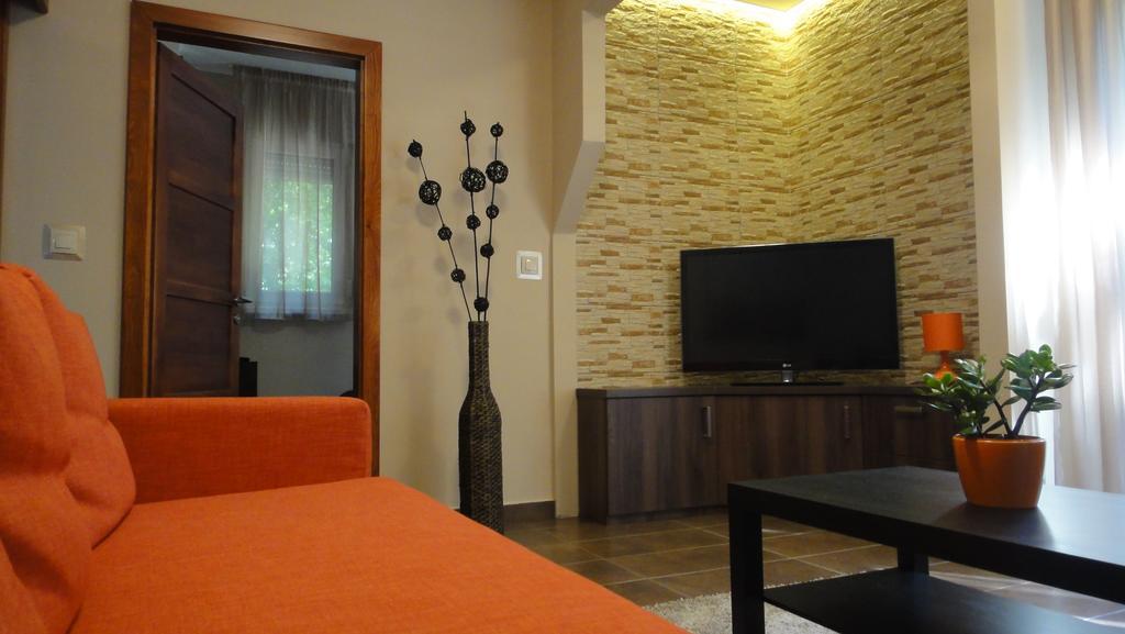 Mgtels Apartman - With Private Parking Будапеща Екстериор снимка