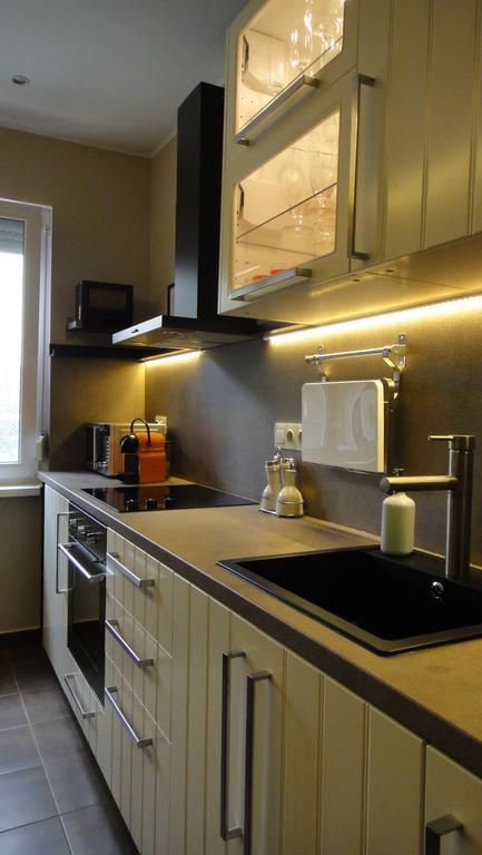 Mgtels Apartman - With Private Parking Будапеща Екстериор снимка