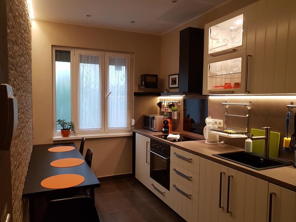 Mgtels Apartman - With Private Parking Будапеща Екстериор снимка