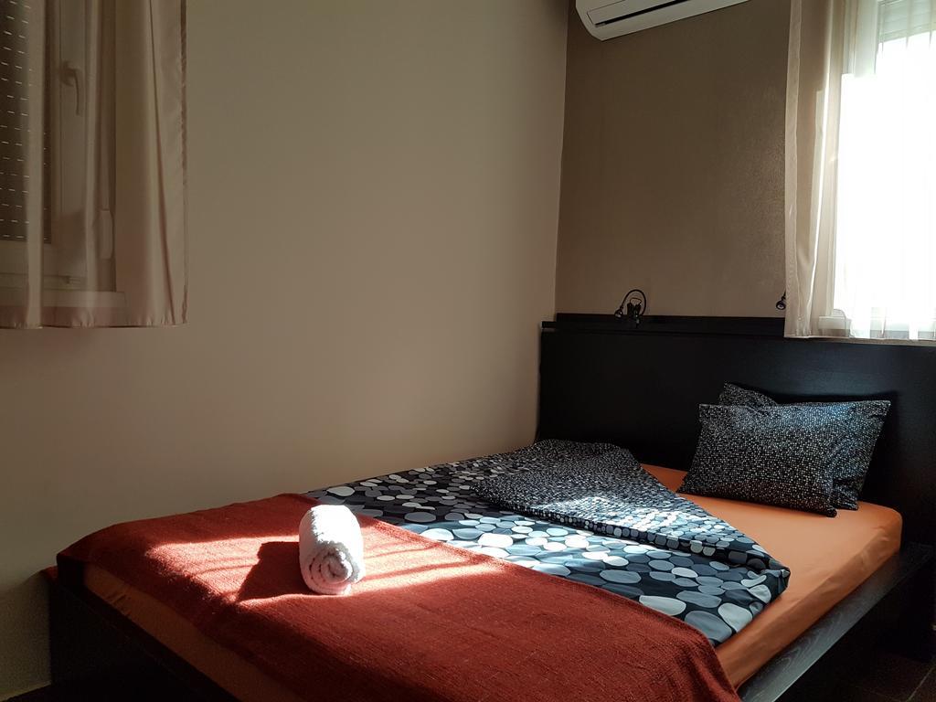 Mgtels Apartman - With Private Parking Будапеща Екстериор снимка