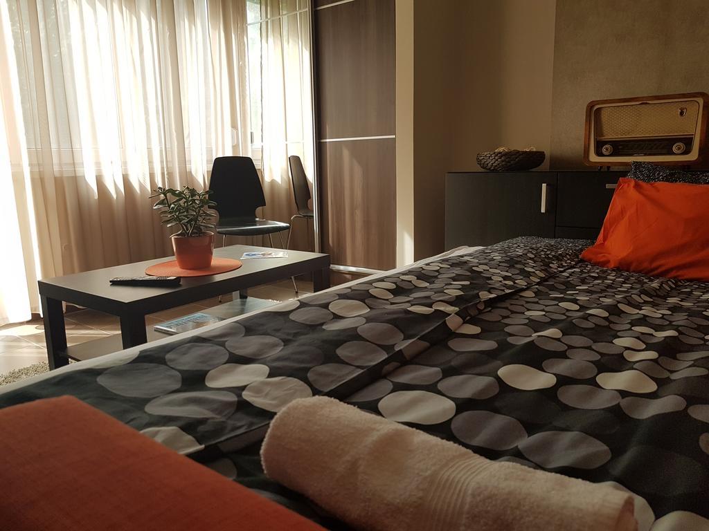 Mgtels Apartman - With Private Parking Будапеща Екстериор снимка