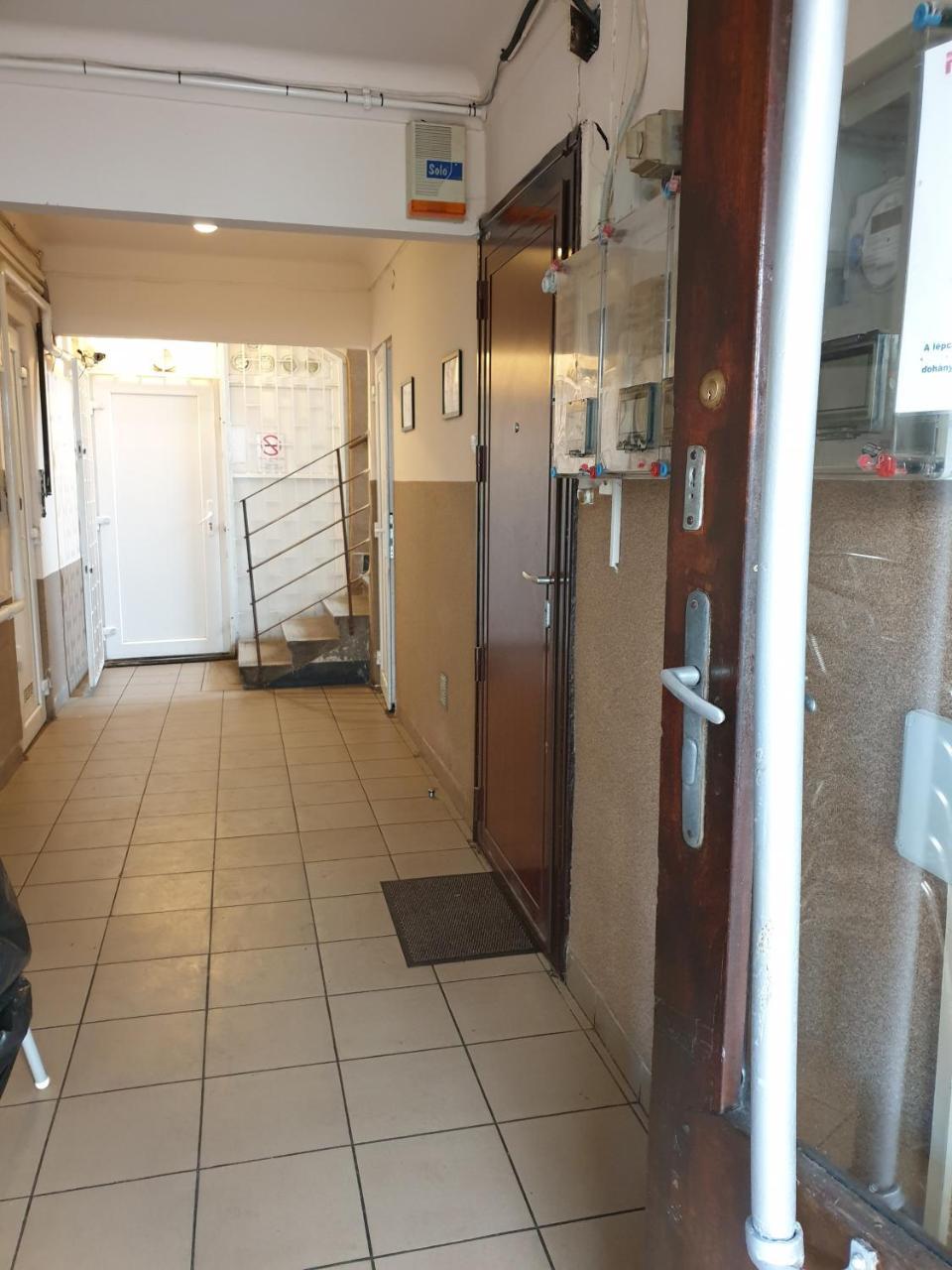 Mgtels Apartman - With Private Parking Будапеща Екстериор снимка